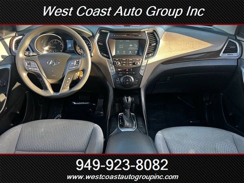Used 2017 Hyundai Santa Fe SE image 5