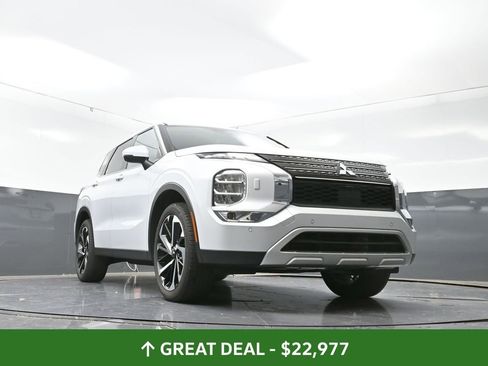 Used 2024 Mitsubishi Outlander SE image 53