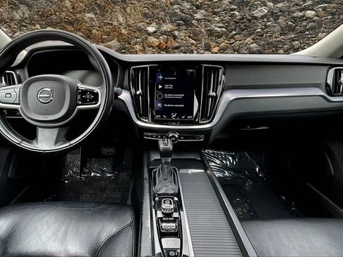 Used 2020 Volvo S60 T6 Momentum image 13