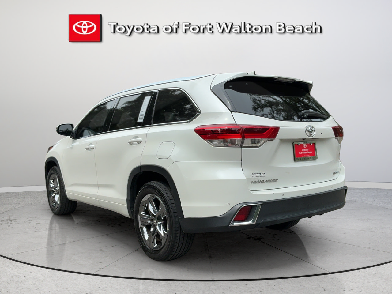 Used 2019 Toyota Highlander Limited Platinum FWD image 4