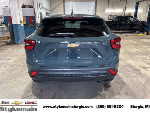 New 2026 Chevrolet Trax LS w/ LS Convenience Package FWD image 7