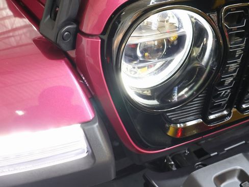 Used 2024 Jeep Gladiator Sport image 27