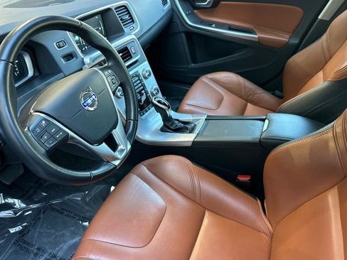 Used 2017 Volvo S60 T5 Inscription Platinum image 4