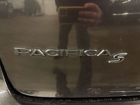 Used 2019 Chrysler Pacifica Touring Plus w/ S Appearance Package image 33