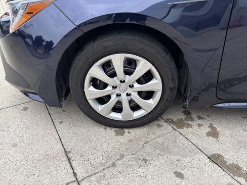 Used 2025 Toyota Corolla LE FWD image 32