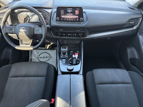 Used 2025 Nissan Rogue SV image 12