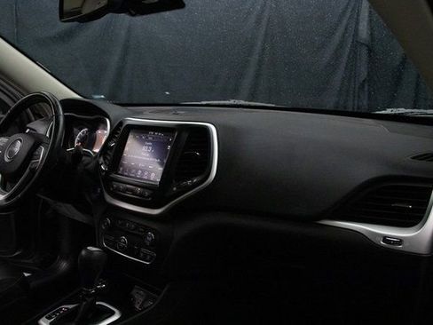 Used 2016 Jeep Cherokee Trailhawk w/ Comfort/Convenience Group image 15