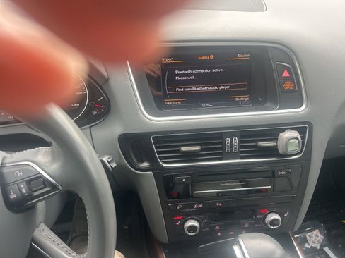 Used 2017 Audi Q5 2.0T Premium Plus w/ Technology Package image 12