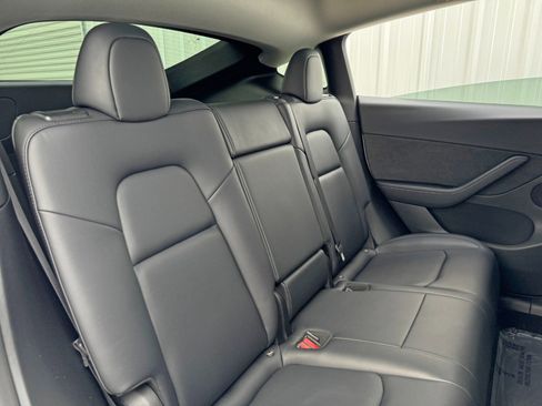 Used 2022 Tesla Model Y Performance image 39