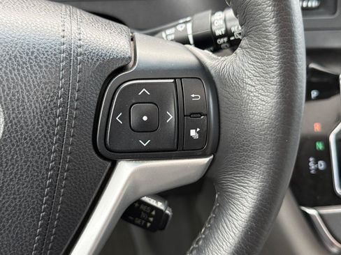 Used 2017 Toyota Sienna XLE w/ XLE Navigation Package FWD image 29