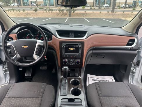 Used 2017 Chevrolet Traverse LT w/ Traveler's Package image 16