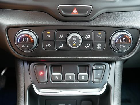 Used 2018 GMC Terrain SLE w/ Driver Convenience Package AWD/4WD image 23