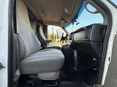 Used 2014 GMC Savana 1500 AWD image 18