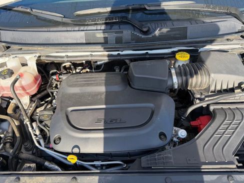 Certified 2023 Chrysler Voyager LX FWD image 12