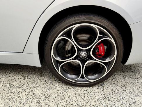 Used 2022 Alfa Romeo Giulia Ti AWD/4WD image 9