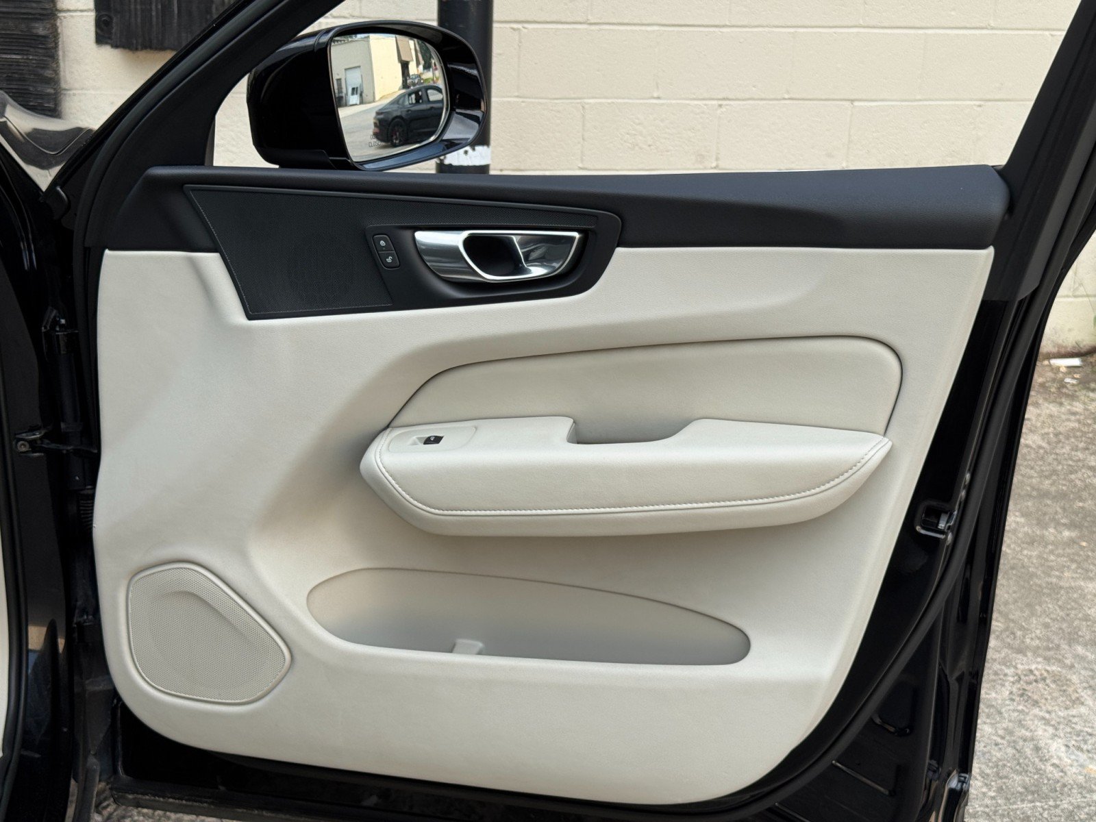 Used 2023 Volvo XC60 B5 Plus w/ Protection Package Premier FWD image 46