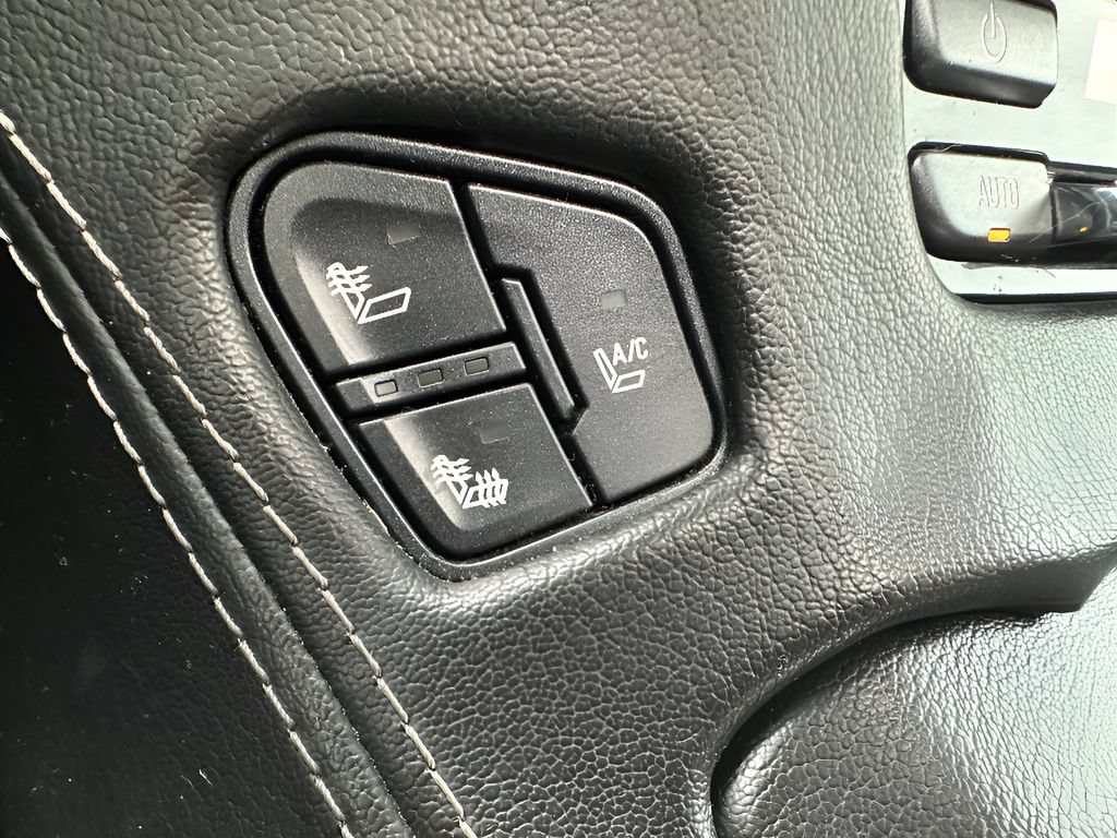 Used 2015 GMC Yukon Denali w/ Touring Package AWD/4WD image 22