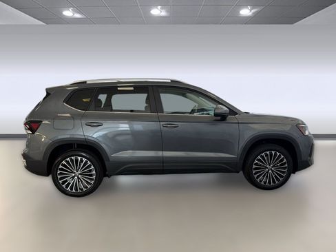New 2026 Volkswagen Taos SE FWD image 8