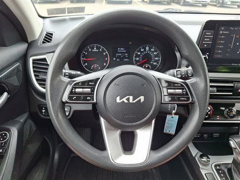 Used 2022 Kia Seltos LX image 18