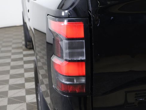 Used 2022 Nissan Frontier SV image 12