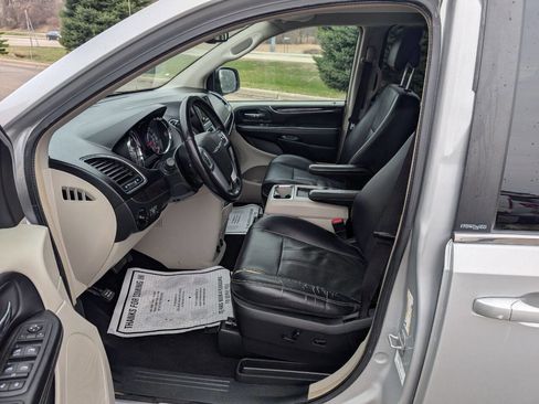 Used 2012 Chrysler Town & Country Touring w/ Entertainment Group #1 image 17