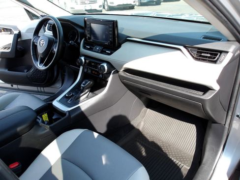Used 2021 Toyota RAV4 XLE image 13