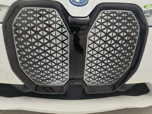 Used 2023 BMW iX xDrive50 w/ Sport Package AWD/4WD image 23