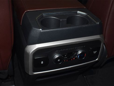 Used 2024 Ford Expedition Limited image 32