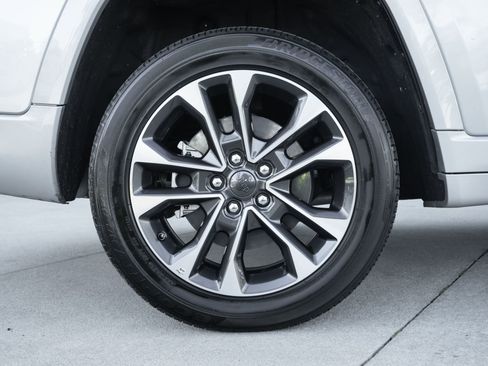 Used 2024 Jeep Grand Cherokee L Overland w/ Trailer Tow Package image 28