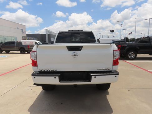 Used 2017 Nissan Titan PRO-4X w/ Pro-4x Convenience Package AWD/4WD image 13