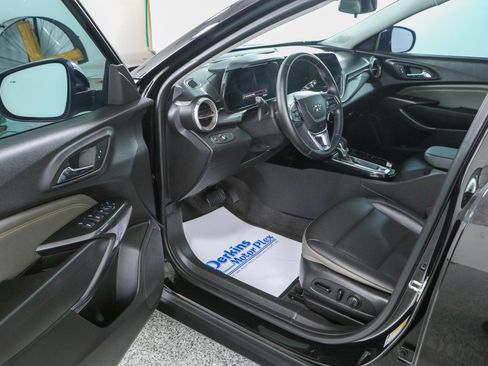 Used 2025 Chevrolet Trax ACTIV w/ Driver Confidence Package FWD image 3