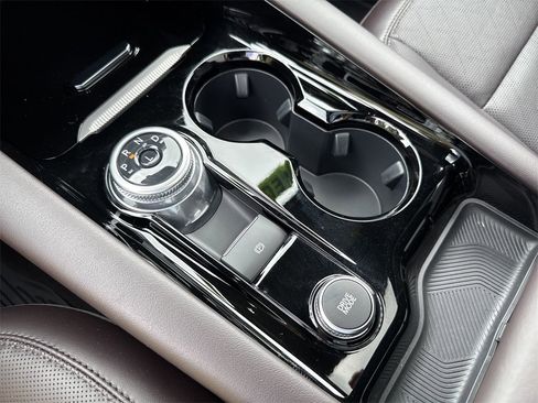 Used 2025 Ford Explorer Platinum image 16