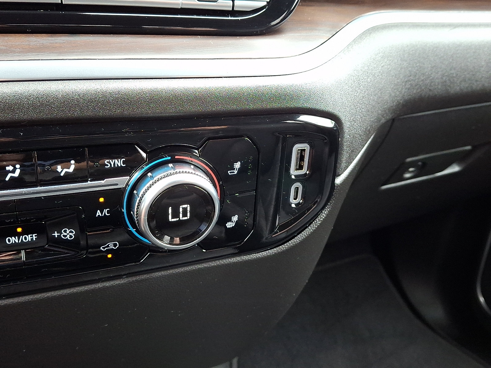 Certified 2026 GMC Sierra 1500 SLT AWD/4WD image 25