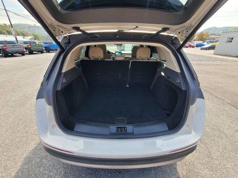 Used 2021 Lincoln Corsair Standard AWD 4dr SUV w/ Equipment Group 101A image 12