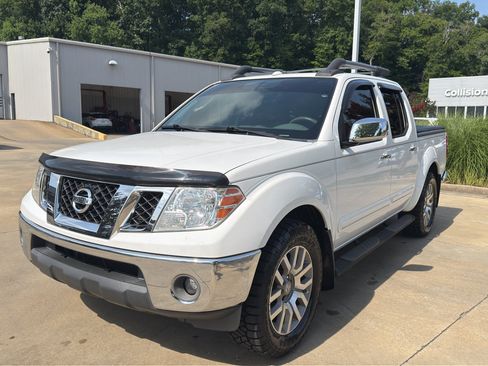Used 2011 Nissan Frontier SL w/ Moonroof Pkg RWD image 7