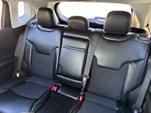 Used 2019 Jeep Compass Latitude w/ Popular Equipment Group FWD image 11