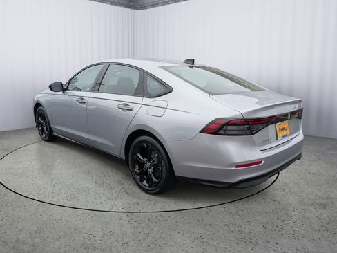 Certified 2025 Honda Accord SE image 4