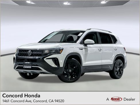 Used 2024 Volkswagen Taos SE w/ Black Wheel Plus Package AWD/4WD image 1