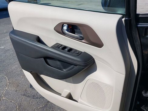 Used 2023 Chrysler Voyager LX FWD image 22