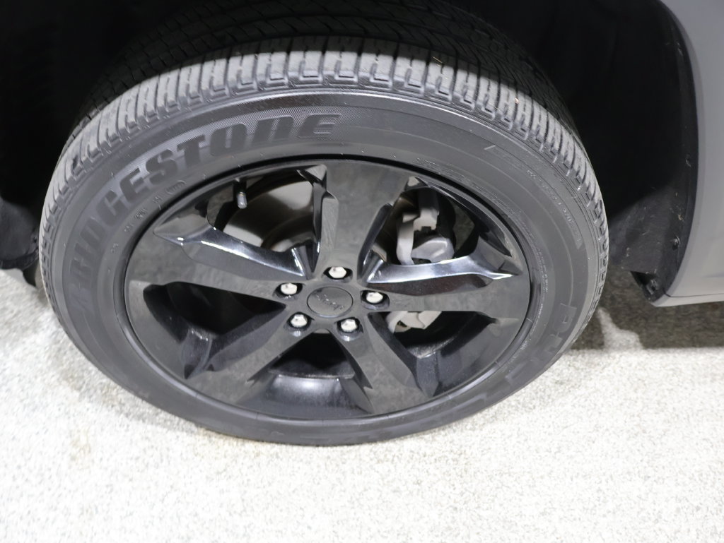 Used 2023 Jeep Grand Cherokee Altitude AWD/4WD image 9
