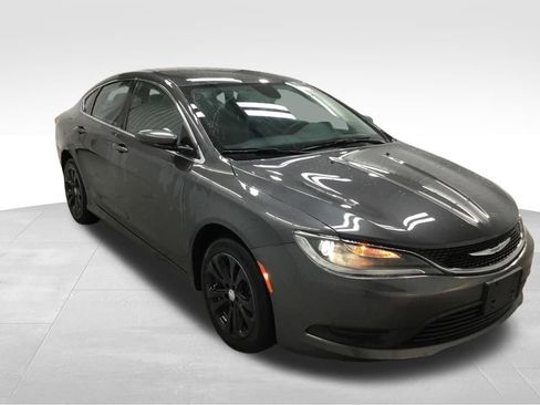 Used 2017 Chrysler 200 LX w/ Touring Convenience Group FWD image 4