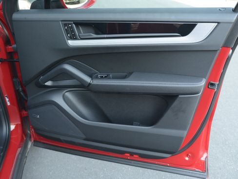 Used 2026 Porsche Cayenne S image 24