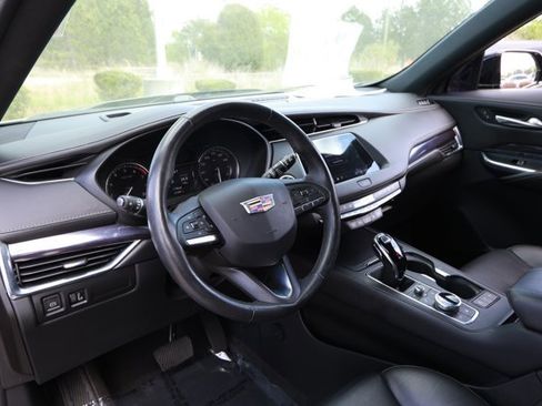 Used 2022 Cadillac XT4 Luxury w/ Cold Weather Package FWD image 24