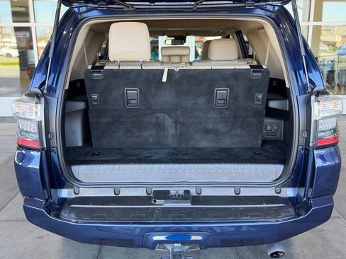 Used 2022 Toyota 4Runner SR5 Premium w/ Moonroof Package RWD image 15