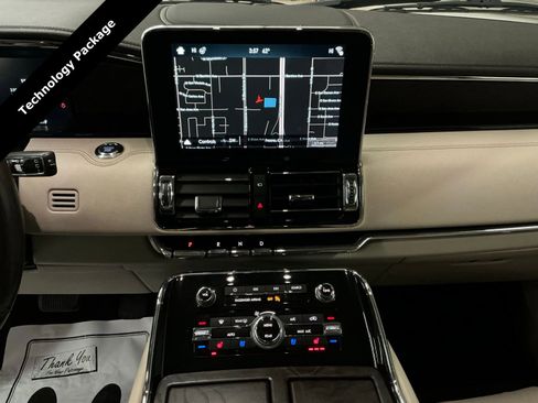Used 2018 Lincoln Navigator Select w/ Technology Package image 34