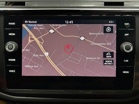 Used 2018 Volkswagen Tiguan SEL image 13