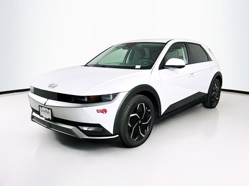 Used 2024 Hyundai Ioniq 5 SE image 3