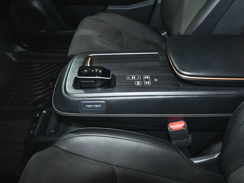 Used 2024 Nissan Ariya AWD image 39