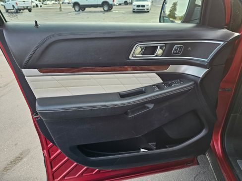 Used 2017 Ford Explorer Platinum image 10