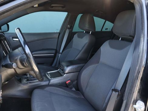 Used 2017 Dodge Charger SE image 9